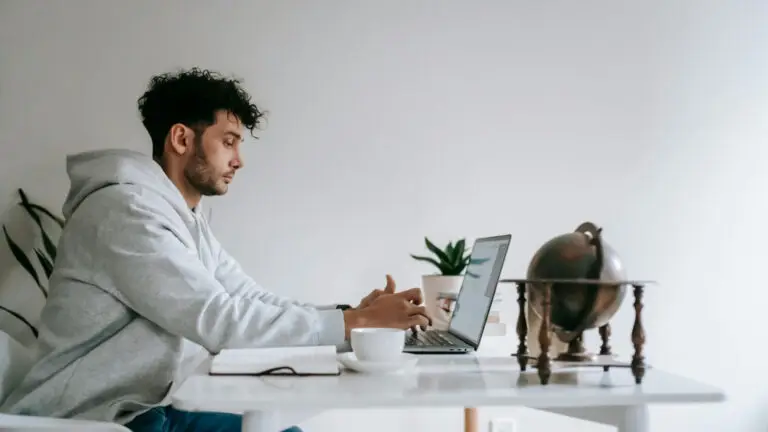 Can a 2026 Digital Nomad Visa Holder Work for a Local South African Client?